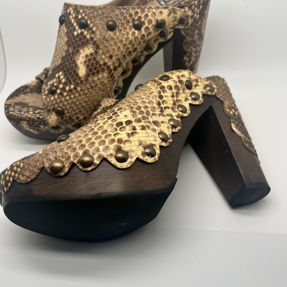 Stuart Weitzman snakeskin clogs - Picture 2 of 2